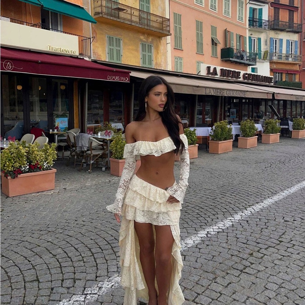 Asymmetrical Cream Lace Skirt